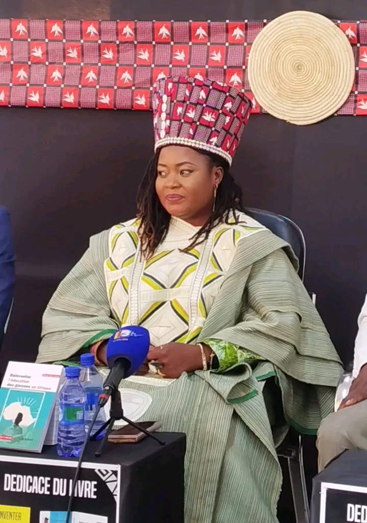 Littérature : avec son premier ouvrage, Aïcha Sango plaide pour une nouvelle approche de l&rsquo;éducation des garçons en Afrique