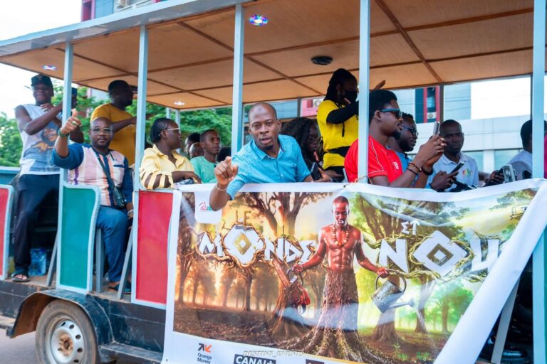 Musique et innovation : AMZY présente son double album « Le Monde et Nous » à bord d’un train made in Burkina